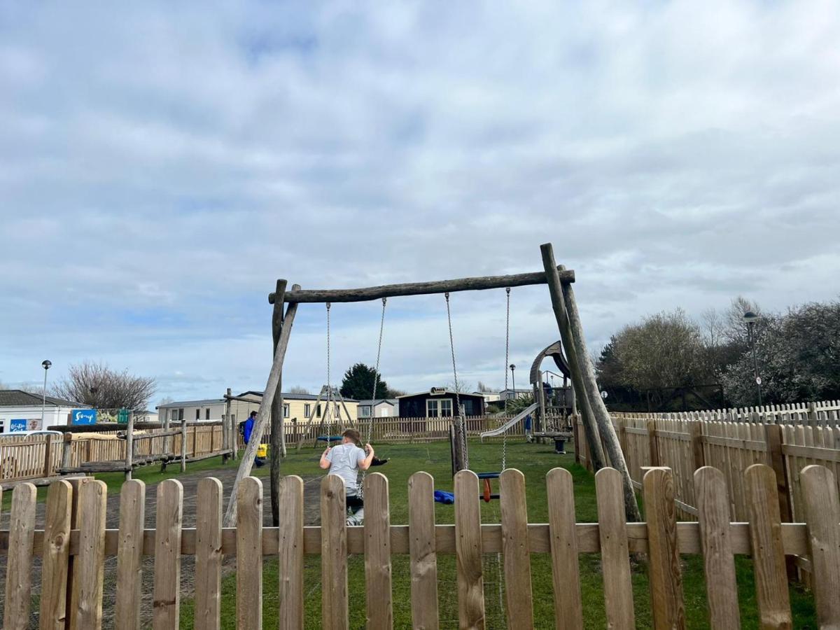 Blackpool Caravan In Haven Marton Mere Holiday Park Екстер'єр фото